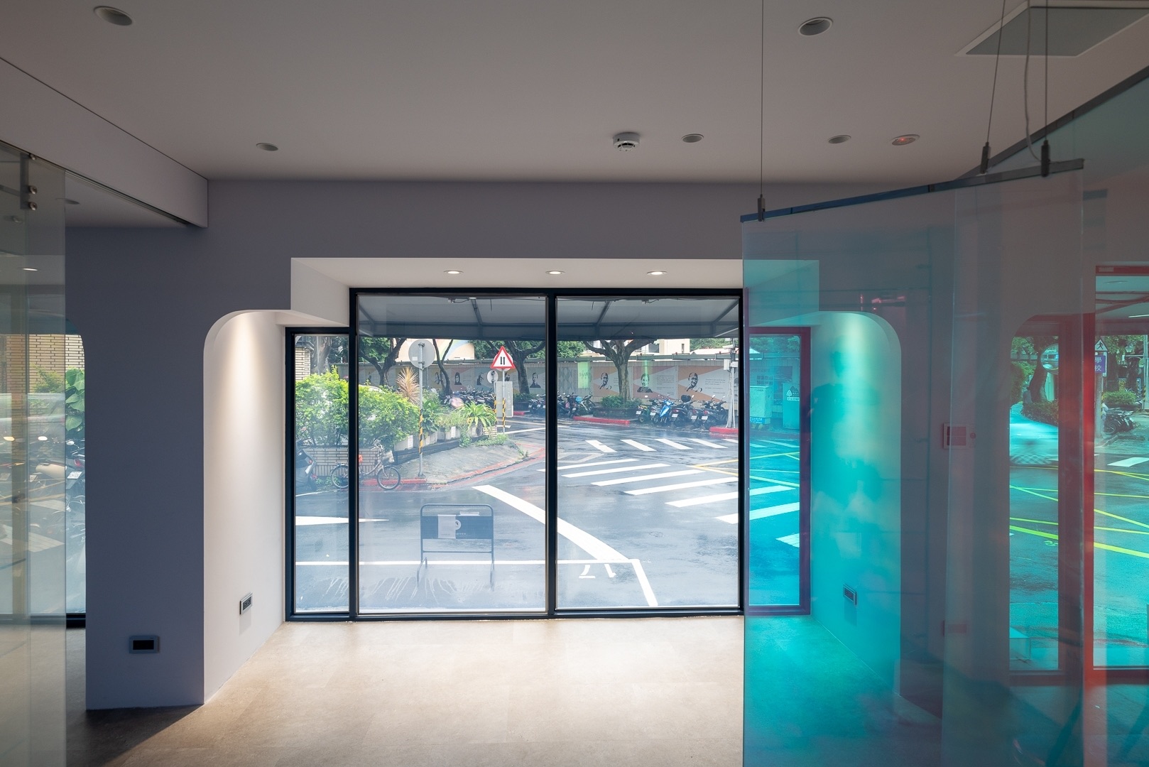 PDLC On — Transparent clear mode